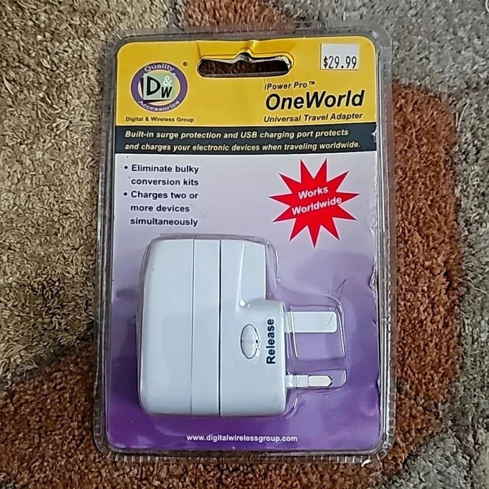 Univeral travel adapter